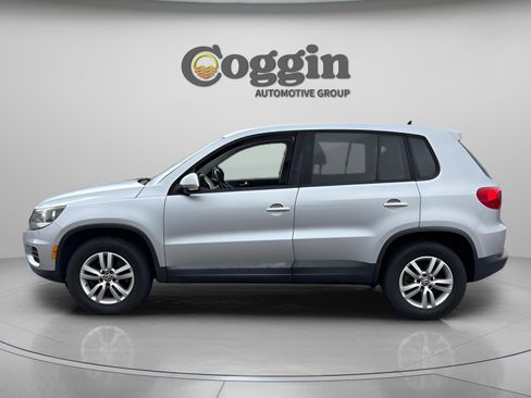 Used 2013 Volkswagen Tiguan S image 2