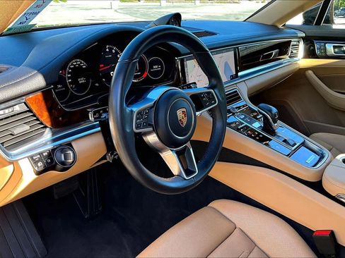 Used 2018 Porsche Panamera image 16