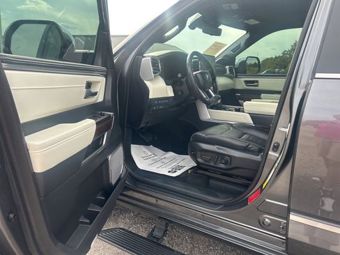 Used 2024 Toyota Sequoia Capstone image 10