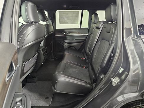 New 2026 Jeep Grand Cherokee Altitude AWD/4WD image 34
