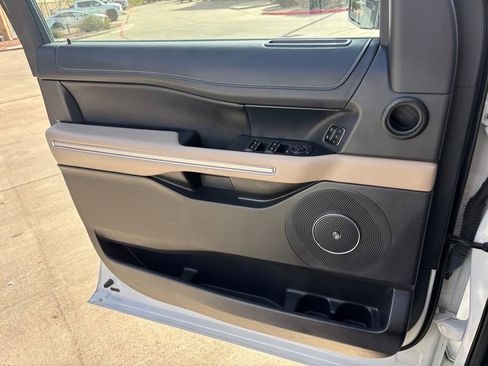 Used 2024 Ford Expedition Limited image 25