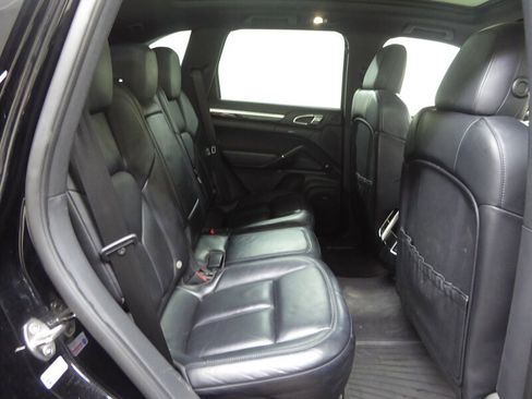 Used 2016 Porsche Cayenne AWD/4WD image 32
