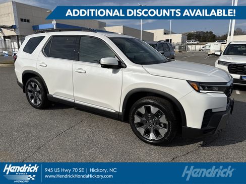 New 2026 Honda Pilot Touring image 1