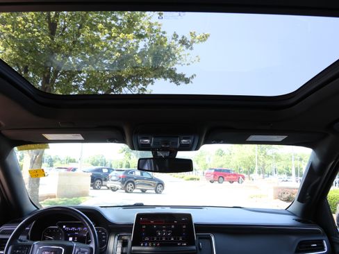 Used 2021 GMC Yukon SLT w/ SLT Luxury Plus Package AWD/4WD image 34