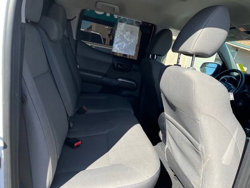 Used 2016 Toyota Tacoma SR5 w/ SR5 Appearance Package (SN) image 15