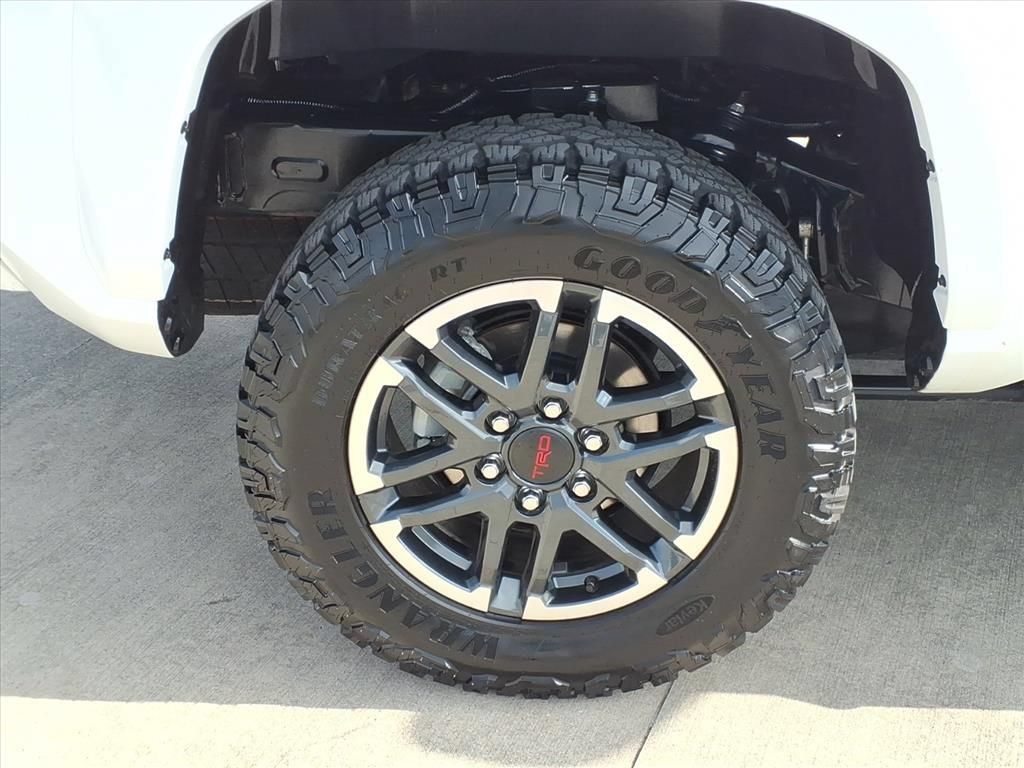 Used 2025 Toyota Tacoma TRD Sport AWD/4WD image 13