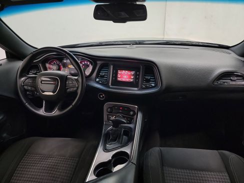 Used 2016 Dodge Challenger SXT image 15