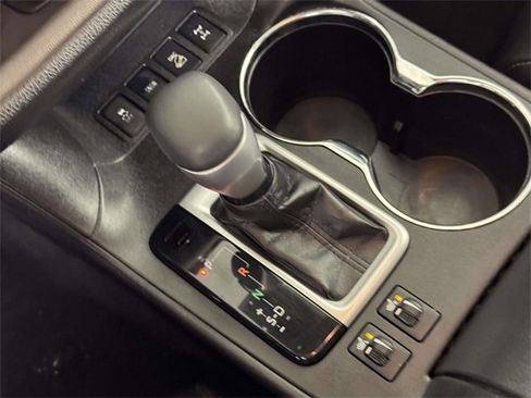 Used 2018 Toyota Highlander XLE image 29