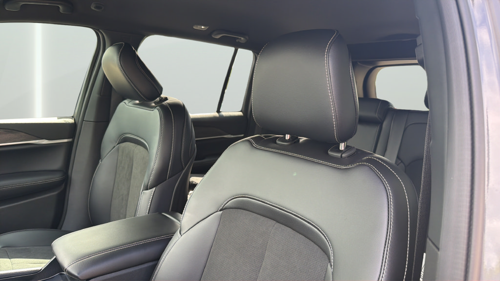 New 2027 Jeep Grand Cherokee Altitude RWD image 11