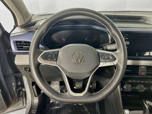 Certified 2024 Volkswagen Taos SE w/ Panoramic Sunroof Package AWD/4WD image 11