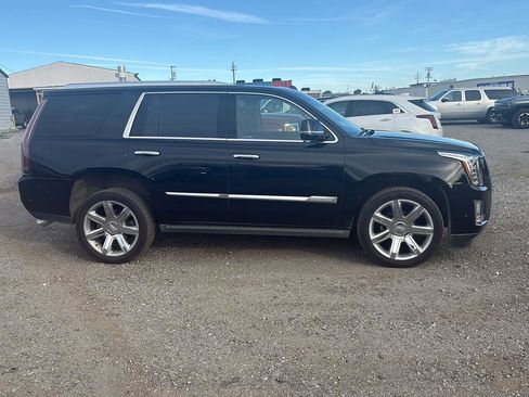 Used 2017 Cadillac Escalade Premium Luxury image 6