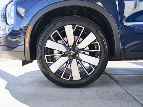 New 2025 Mitsubishi Outlander SE image 3