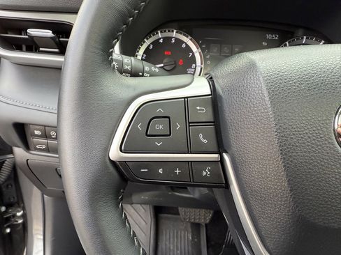 Certified 2023 Toyota Highlander XLE image 31