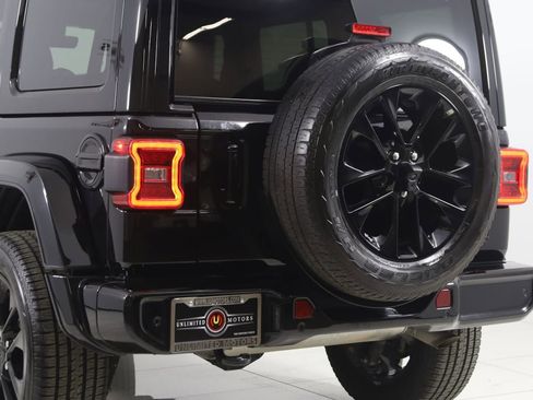 Used 2022 Jeep Wrangler Unlimited Sahara AWD/4WD image 22