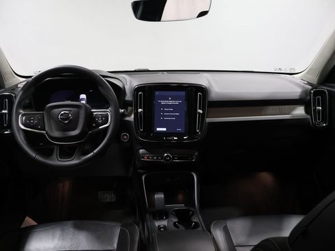 Used 2023 Volvo XC40 B5 Core image 15