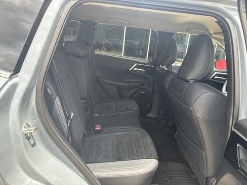 Used 2026 Mitsubishi Outlander SE FWD image 9