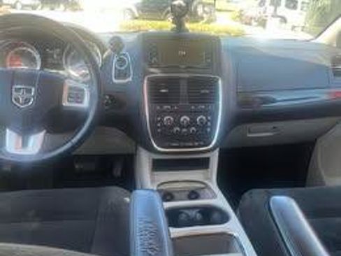 Used 2018 Dodge Grand Caravan SXT FWD image 12