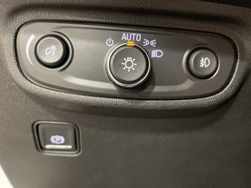 Used 2024 GMC Terrain SLT image 16