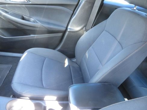 Used 2018 Chevrolet Cruze LS image 19