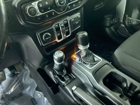 Used 2021 Jeep Gladiator Willys image 18