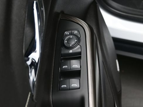 Used 2023 GMC Acadia SLT AWD/4WD image 10
