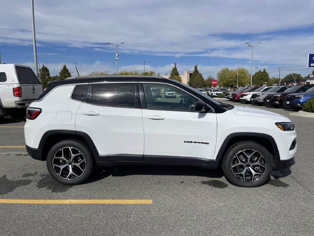 Used 2025 Jeep Compass Limited AWD/4WD image 11