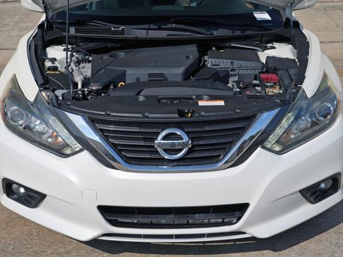 Used 2016 Nissan Altima 2.5 SR w/ LED Appearance Package FWD image 7