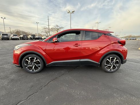 Used 2021 Toyota C-HR XLE image 5