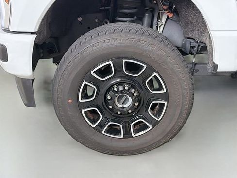 Certified 2025 Ford F350 Platinum w/ FX4 Off-Road Package AWD/4WD image 38