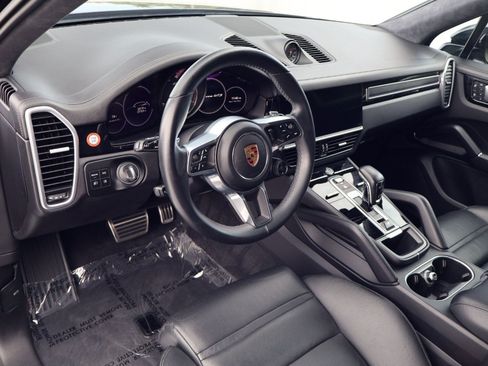 Certified 2023 Porsche Cayenne GTS w/ Premium Package Plus AWD/4WD image 4