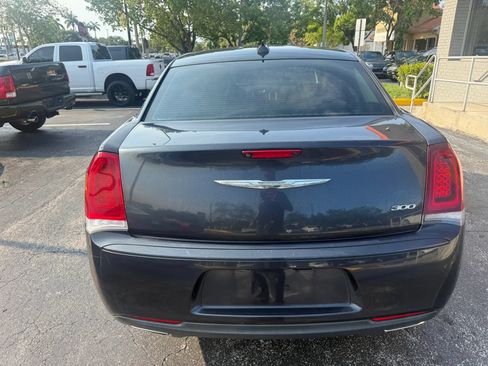Used 2018 Chrysler 300 Touring w/ Sport Appearance Package RWD image 5