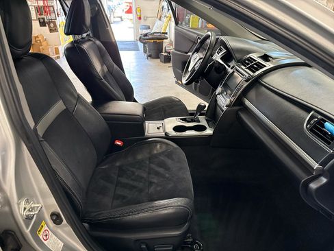 Used 2012 Toyota Camry SE w/ Leather Pkg FWD image 57