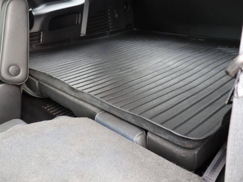 Used 2018 Chevrolet Tahoe LT RWD image 17