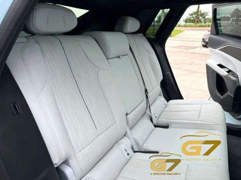 Used 2024 Cadillac Lyriq Luxury RWD image 11