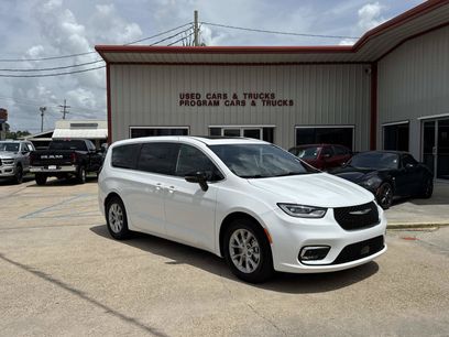Used 2026 Chrysler Pacifica Limited