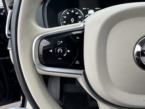 Used 2018 Volvo XC90 T6 Momentum w/ Convenience Package image 9