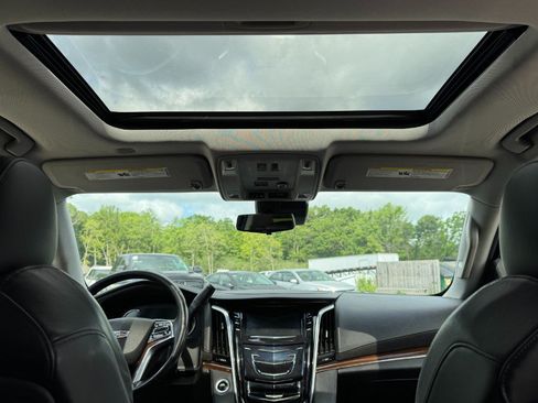 Used 2020 Cadillac Escalade ESV Luxury AWD/4WD image 23