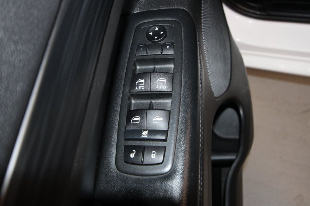 Used 2020 Jeep Grand Cherokee Altitude AWD/4WD image 6