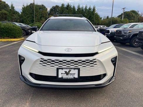 Used 2025 Toyota Crown Signia XLE image 12