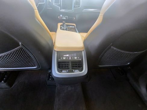 Used 2016 Volvo XC90 T6 Momentum image 26
