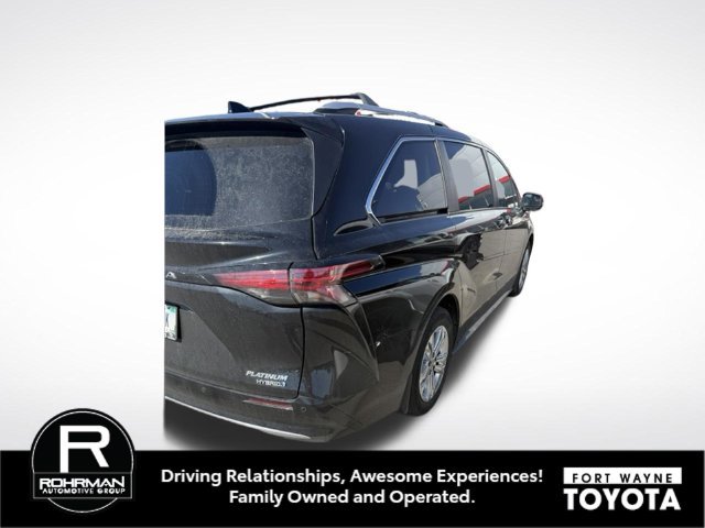 Used 2022 Toyota Sienna Platinum AWD/4WD image 4