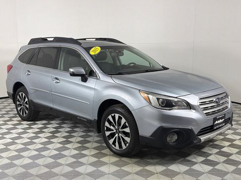 Used 2015 Subaru Outback 2.5i Limited image 3