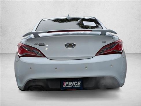 Used 2015 Hyundai Genesis 3.8 image 6