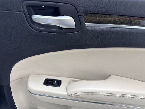 Used 2018 Chrysler 300 Limited w/ Safetytec Plus Group RWD image 46