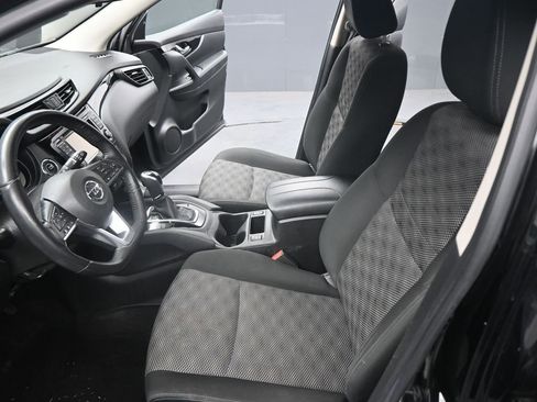 Used 2018 Nissan Rogue Sport SV w/ SV Technology Package image 9