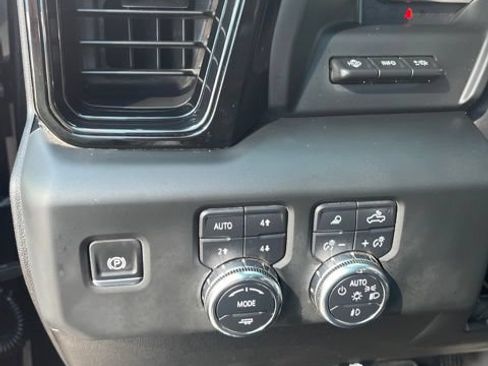 Used 2024 GMC Sierra 2500 AT4 w/ AT4 Premium Plus Package AWD/4WD image 16
