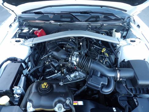 Used 2013 Ford Mustang Convertible RWD image 13