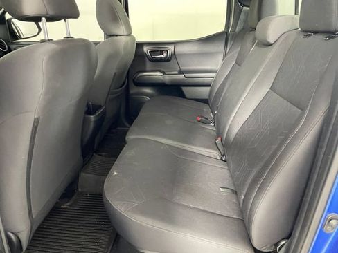 Used 2017 Toyota Tacoma TRD Sport w/ Tow Package (A/T) AWD/4WD image 11