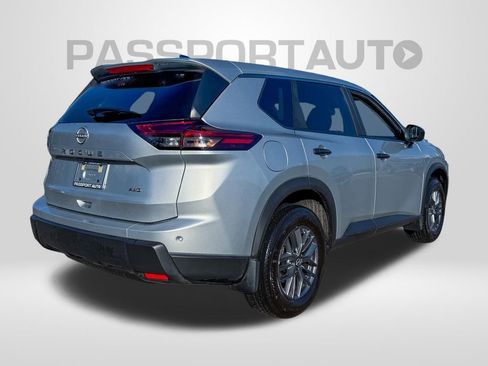 Used 2025 Nissan Rogue S image 5