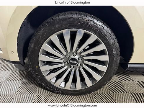 Used 2018 Lincoln Navigator Reserve w/ Technology Package image 13